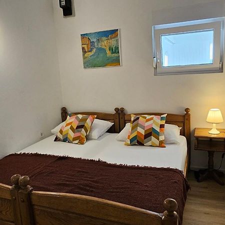 Apartmani Ela 프르빅루카 외부 사진
