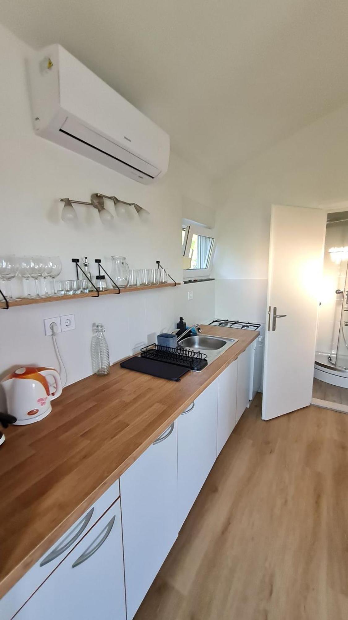 Apartmani Ela 프르빅루카 외부 사진